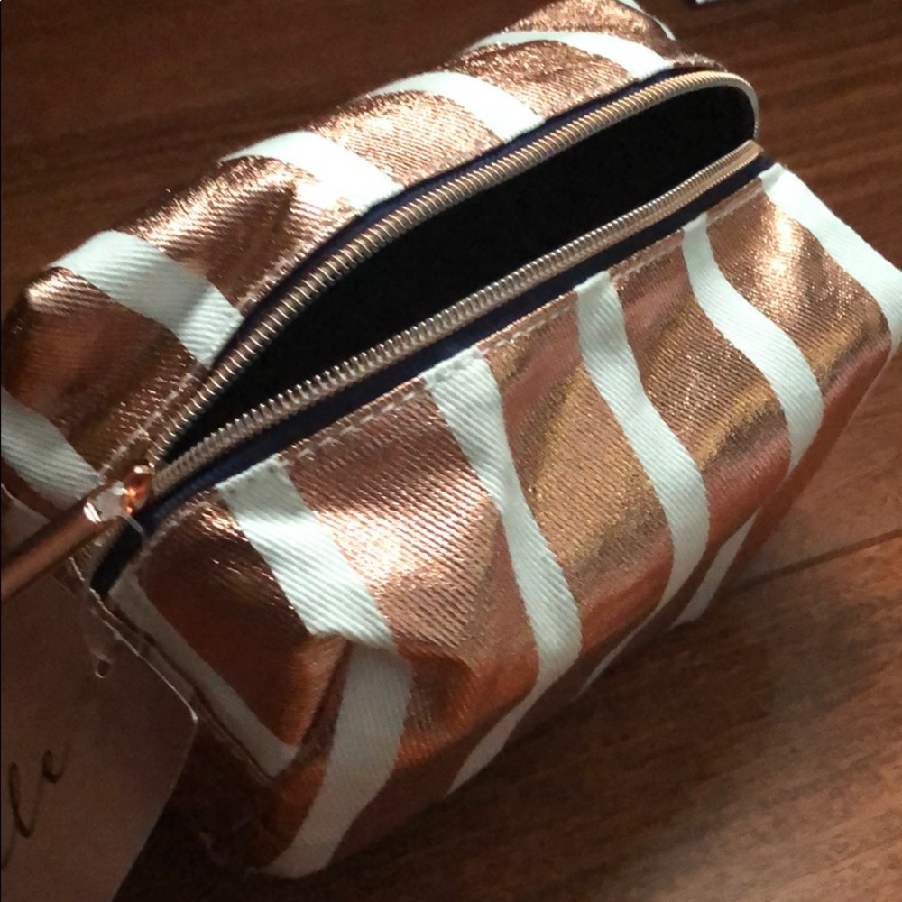 Cosmetic bag